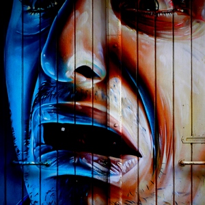 Streeart sur planches homme grimaçant de peur - Belgique  - collection de photos clin d'oeil, catégorie streetart